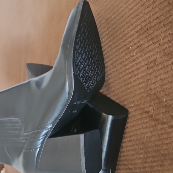 Marc Fisher Booties - Picture 4 of 4